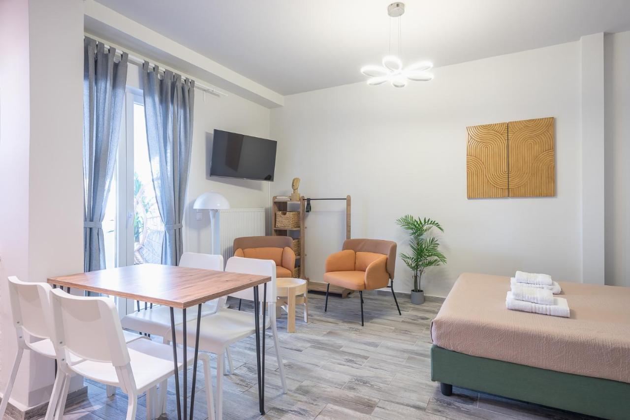 Tiny Studio next to Metro Station Atene Esterno foto